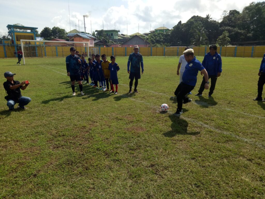 Bang Dhin Buka Turnamen Sepakbola U-12 di Kotabaru, Ratusan Anak Unjuk Kebolehan