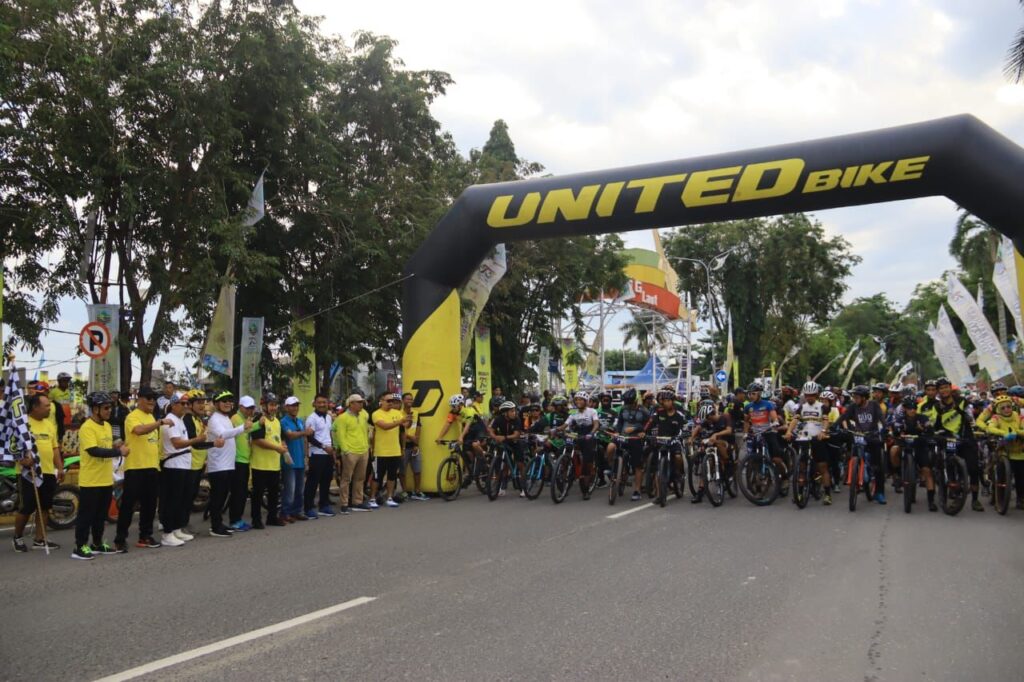 Diikuti Pesepeda Dari Jawa dan Sulawesi, Ribuan Goweser Ramaikan Fun Bike Bupati Kotabaru