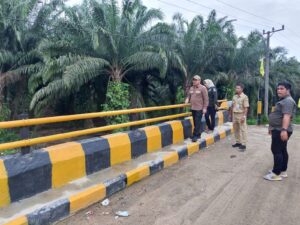 Pastikan Berjalan Baik, Bupati Sayed Jafar Tinjau Proyek Jalan Desa Sungai Kupang dan Swarga