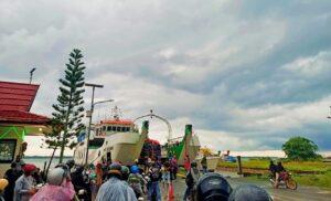 Libur Panjang, Kapal Penyeberangan Kotabaru Dipadati Penumpang