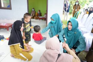 Ketua PKK Kotabaru Monitor Posyandu di Mekarpura