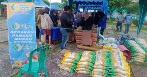 Dear Warga Kotabaru; Himpunan Mahasiswa Kotabaru Buka Pasar Murah di Taman Kota