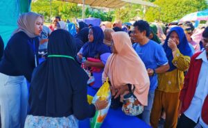 Hari Kedua, Pasar Murah Himpunan Mahasiswa di Kotabaru Ramai Diserbu Emak-emak