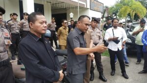 Orasi Damai Pertanyakan Dana Kompensasi, Syairi Janjikan Hearing