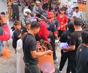 Maknai Bulan Penuh Berkah, DPD Fordayak Kotabaru Kompak Turun ke Jalan Sebar Ratusan Takjil