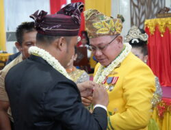 Paripurna Hari Jadi Kotabaru, Ketua DPRD Syairi Beri Penghargaan Bupati dan Wabup