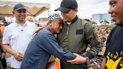 Datangi Korban Kebakaran di Tanbu, Bang Arul Salurkan Bantuan 1 Miliar Dari H Isam