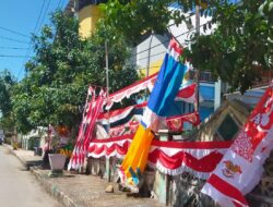 Demi Cuan, Pedagang ‘Merah Putih’ Musiman Rela Jauh-jauh Datang dari Garut ke Kotabaru
