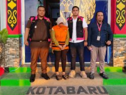 Diduga Korupsi Nyaris Rp1 Miliar, Seorang Karyawati BUMN Digelandang Kejari Kotabaru