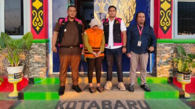 Diduga Korupsi Nyaris Rp1 Miliar, Seorang Karyawati BUMN Digelandang Kejari Kotabaru