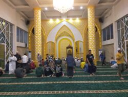 Masjid Apung Siringlaut Kotabaru Dipadati Wisatawan
