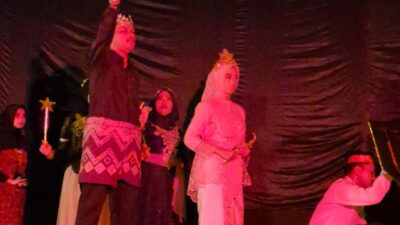 Agenda Rutin Tahunan, Pementasan Drama Mahasiswa PBSI STIKIP PB Kotabaru Berlangsung Seru