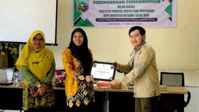 Camat Pulau Laut Timur Kotabaru Beri Penghargaan PT SSC Terkait Penanganan Stunting