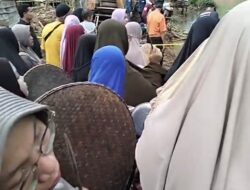 Pencarian Operator Alat Berat Tenggelam di Sungai Jupi Kotabaru Belum Berhasil, Warga Ramai ‘Begandang Nyiru’