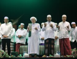 Masyarakat Padati Tabligh Akbar dan Sholawat Hari Jadi Kotabaru ke-75