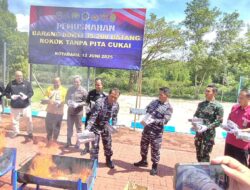 Lebih 1.500 Bungkus Tangkapan Rokok Ilegal Resmi Dimusnahkan di Markas TNI AL Kotabaru