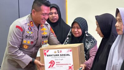 Top! Polres Kotabaru Sebar Ribuan Paket Sembako Sambut Hari Bhayangkara ke-79
