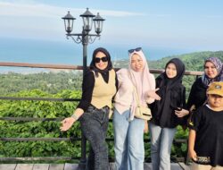 Pesona Wisata Puncak Mamake Bikin Ketagihan, Malam Hari Pengunjung Makin Ramai