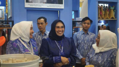 Pemkab Tanbu Pamerkan Kain Tenun Khas Pagatan dan Kuliner di Apkasi Otonomi Expo