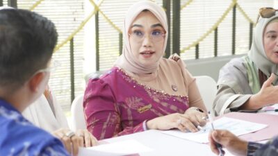 Turut Jadi Juri, Ketua Dekranasda Tanbu Minta Duta Wisata Mampu Promosikan Produk Lokal