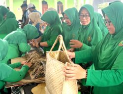 Kodim 1004 Kotabaru Gelar Pelatihan Anyaman Pandan Laut, Dorong Kreatifitas Anggota Persit Kartika Chandra Kirana