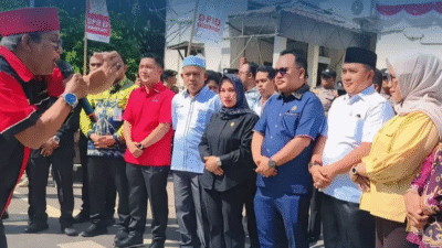 Gedung Legislator Didatangi Massa, Pimpinan DPRD Kotabaru Kompak Temui Pendemo