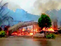 Diduga Akibat Sambaran Petir, Sebuah Rumah Kayu di Kotabaru Hangus Terbakar