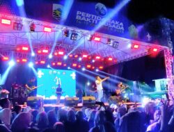 Top! Performa Band Pentalima Sukses Hibur Pengunjung Siring Laut