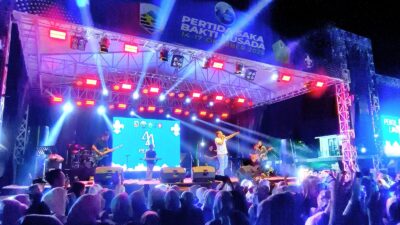 Top! Performa Band Pentalima Sukses Hibur Pengunjung Siring Laut