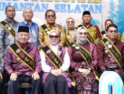 Bupati dan Ketua PKK Tanah Bumbu Resmi Sandang Ayah dan Bunda FAD