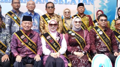 Bupati dan Ketua PKK Tanah Bumbu Resmi Sandang Ayah dan Bunda FAD