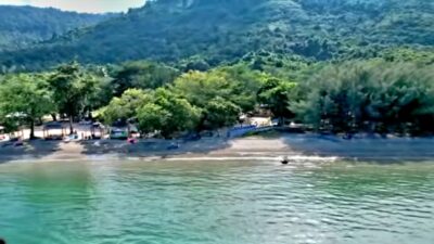 Jernihnya Air Laut Destinasi Wisata Pantai Gedambaan Kotabaru