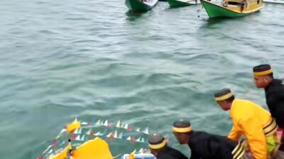 Tradisi Mappanre Tasi di Wisata Teluk Tamiang Jadi Momen Syukuran & Kebersamaan di Pesisir Kotabaru