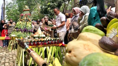Budaya Grebek Kampung di Hutan Meranti Sebelimbingan Kotabaru Berlangsung Meriah