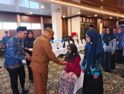 Bupati Kotabaru Sematkan Satyalancana Karya Satya, Apresiasi Dedikasi ASN