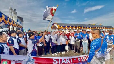 Meriah! Ribuan Guru Padati Kotabaru, Ramaikan Jalan Sehat Berhadiah Motor