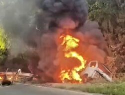 Kecelakaan Maut di Kotabaru; Truk Box & Pikap, Sopir Truk Tewas Terbakar di Tempat
