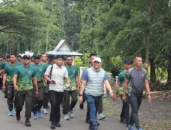 Sambut Tahun Baru 2026, Bupati Tanah Bumbu dan Yonif TP 828/BWM Perkuat Sinergi Lewat Jalan Sehat