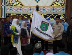 Lepas 239 Jemaah Calon Haji Tanah Bumbu, Bupati Andi Rudi Latif: Jaga Kekompakan dan Kesehatan