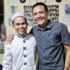 Kisah Haru, Perwira Polisi Kotabaru Beri Hadiah Umrah Gratis Seorang Buruh Bangunan Usai Puluhan Tahun Tak Bersua