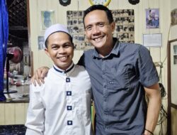 Kisah Haru, Perwira Polisi Kotabaru Beri Hadiah Umrah Gratis Seorang Buruh Bangunan Usai Puluhan Tahun Tak Bersua
