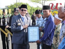 HUT ke-80 Bhayangkara, Bupati Tanah Bumbu Beri Penghargaan Spesial untuk Relawan Kemanusiaan
