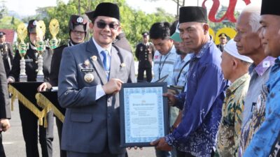 HUT ke-80 Bhayangkara, Bupati Tanah Bumbu Beri Penghargaan Spesial untuk Relawan Kemanusiaan