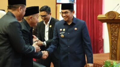 Kawal Langsung Sidang Paripurna, Bupati Andi Rudi Latif Hadiri Pengesahan LPj APBD Tanah Bumbu 2025