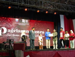 Pagelaran Sastra ‘Simponi Kemerdekaan’ Menggema Syahdu di Ikon Wisata Siring Laut Kotabaru
