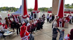 Serunya Perayaan HUT RI ke-81 di Kotabaru, DWP Adu Kompak Lewat Estafet Sarung hingga Joget Balon
