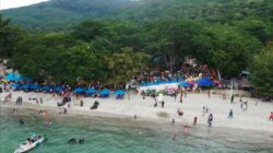 Berwisata di Pantai Gedambaan Kotabaru Bikin Betah