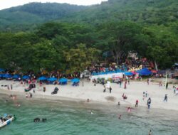 Berwisata di Pantai Gedambaan Kotabaru Bikin Betah