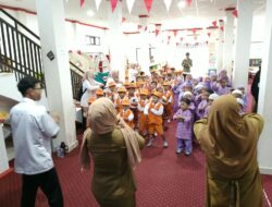Serunya Anak TK Mengenal Literasi Lewat Cerita Kura-Kura dan Monyet