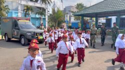 Heboh, Ratusan Bocah SD di Kotabaru Mendadak ‘Geruduk’ Markas Yonif TP 884/Saijaan